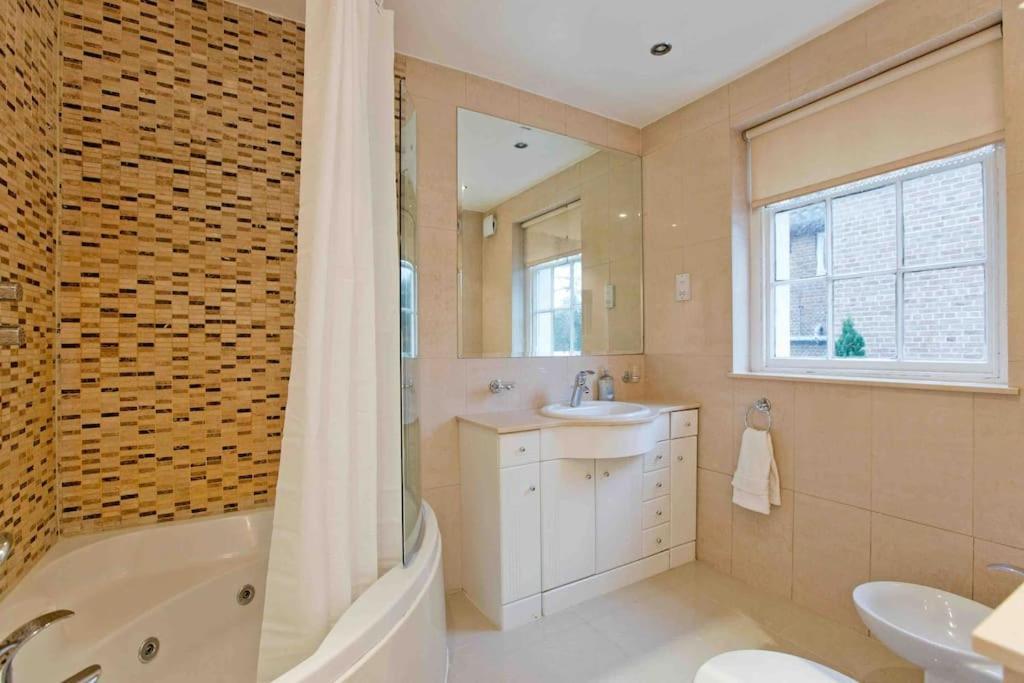 Beautiful Iconic 4 Bedroom House By Regents Park Casa de férias Londres